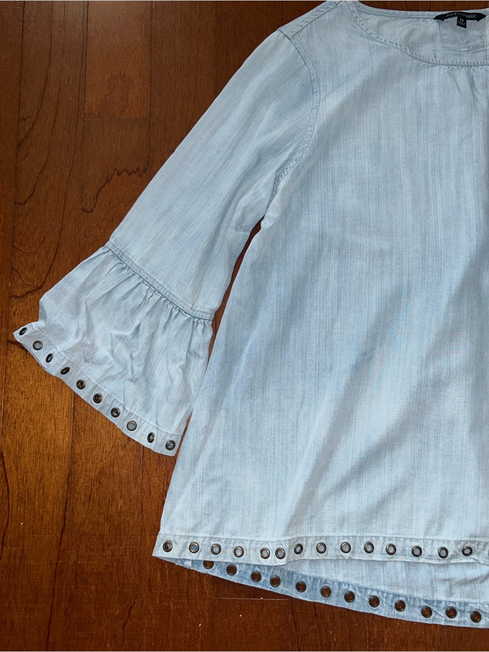 John Mark Faux Denim Flutter Bell Sleeve Blouse Eyelet Grommet Hem Size M - Picture 3 of 8